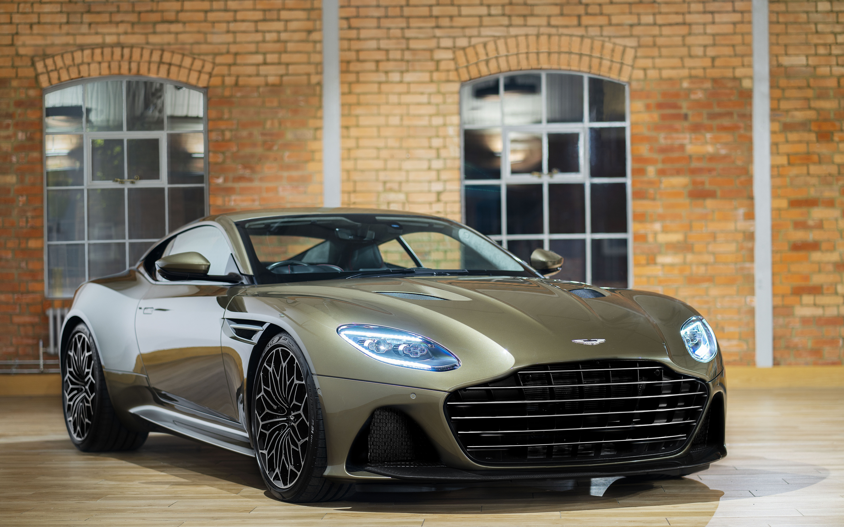Luxury car, Aston Martin DBS Superleggera, luxurious green, 2880x1800 wallpaper