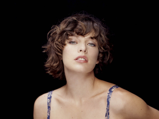 Download 320x240 Wallpaper Milla Jovovich Short Hair Actress