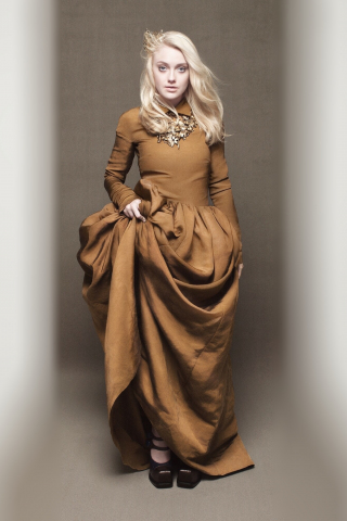 Dakota Fanning, golden dress, blonde, 240x320 wallpaper