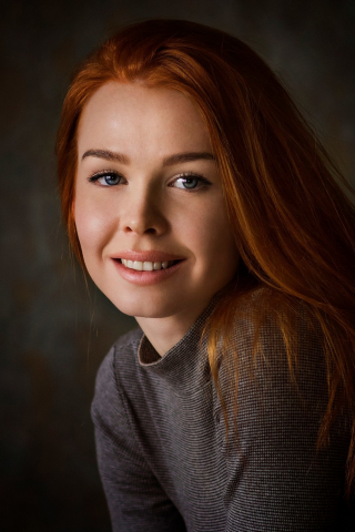 Red head, girl model, smiling face, 240x320 wallpaper