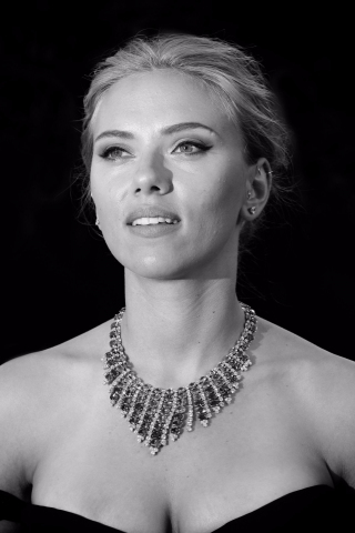 Scarlett Johansson, monochrome, smile, 240x320 wallpaper
