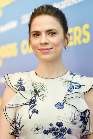 Hayley Atwell at premier, smile, 2018, 240x320 wallpaper
