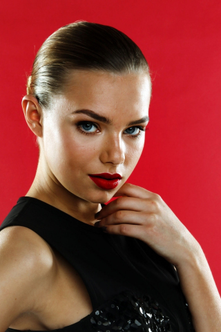 Red lips, pretty and gorgeous, Indiana Evans, 240x320 wallpaper