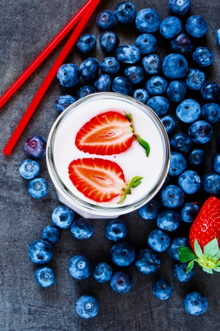 Blueberries, milkshake, strawberry, drink, 240x320 wallpaper
