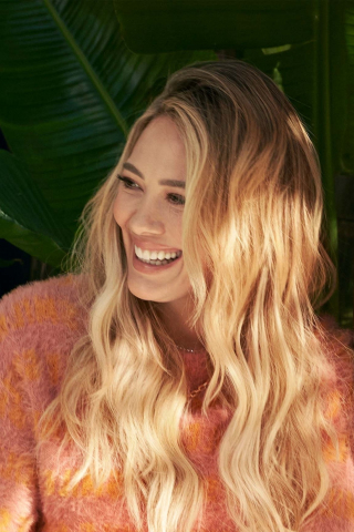 Pretty smile, 2023 Hilary Duff, 240x320 wallpaper