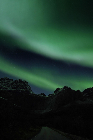 Northern lights, cliffs of mountains, silhouette, 240x320 wallpaper