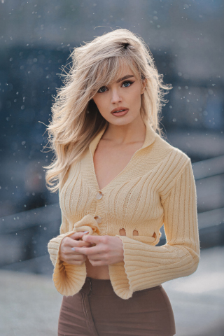 Blonde and beautiful girl, outdoor in winter, model photoshoot, 240x320 wallpaper