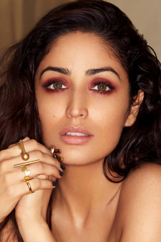 Yami Gautam, makeup, bollywood, celebrity, 2018, 240x320 wallpaper