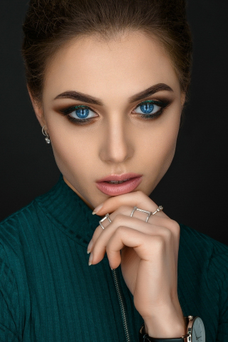 Blue eyes, pretty, woman model, 240x320 wallpaper
