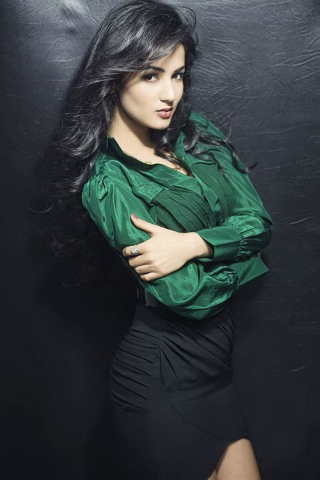 Hot, green shirt, model, Sonal Chauhan, 240x320 wallpaper