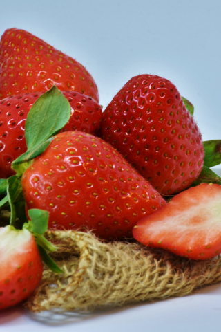 Strawberries, fruits, close up, slices, 240x320 wallpaper