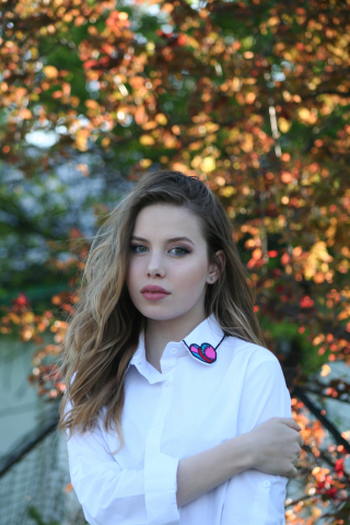 Beautiful, teen model, brunette, outdoor, 240x320 wallpaper