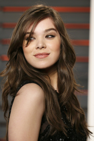 Gorgeous, beautiful smile, Famous actress, Hailee Steinfeld, 240x320 wallpaper