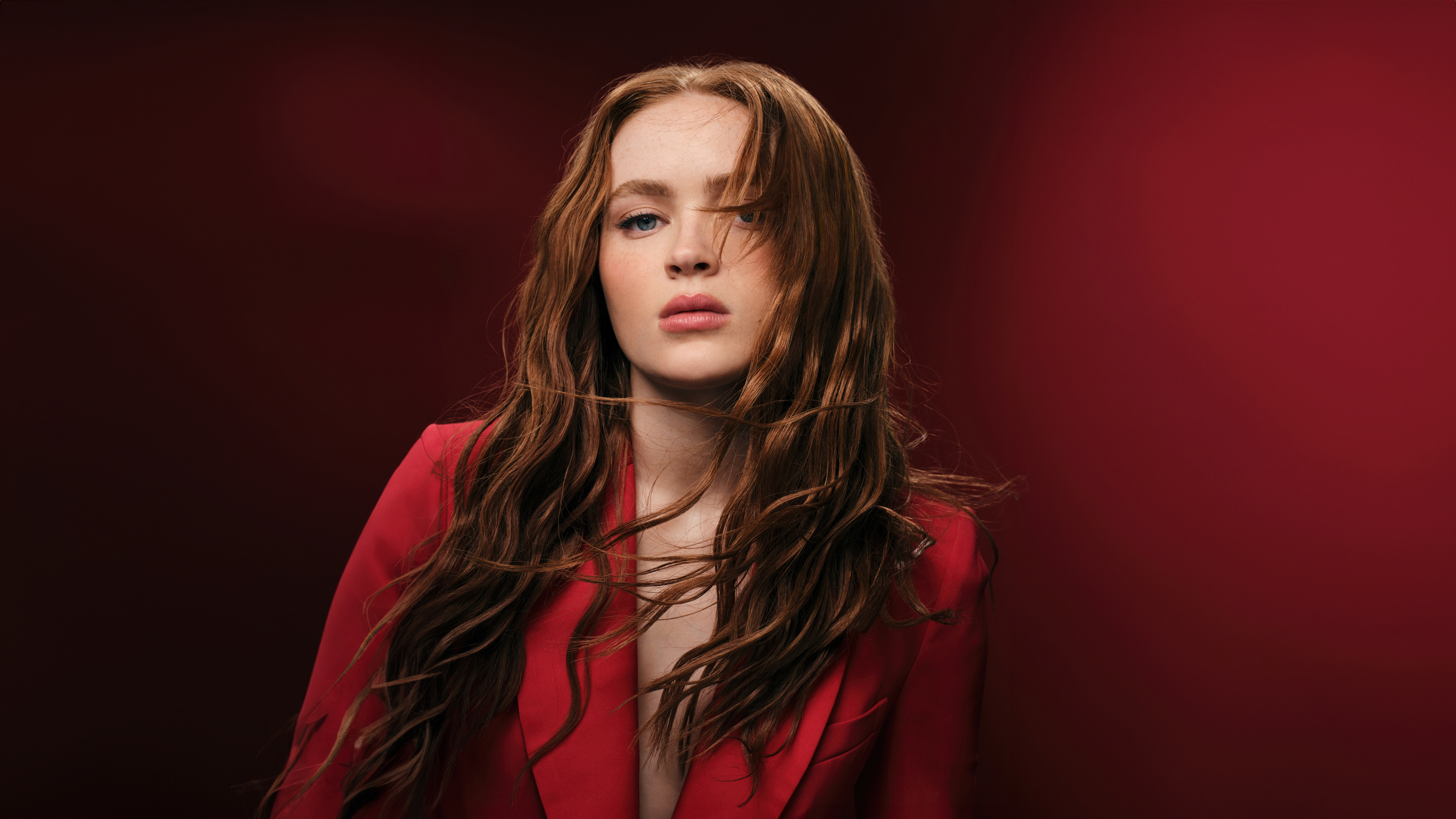 Download wallpaper 3840x2160 sadie sink armani beauty 2023 4k