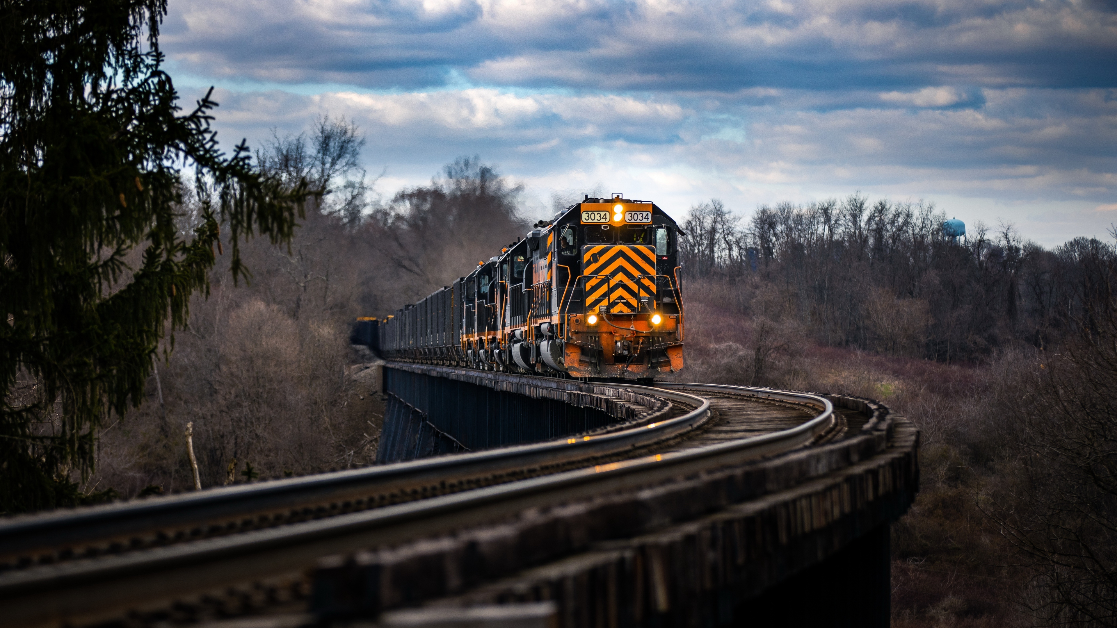 Train coming out of tunnel Wallpaper 4k HD ID:8813