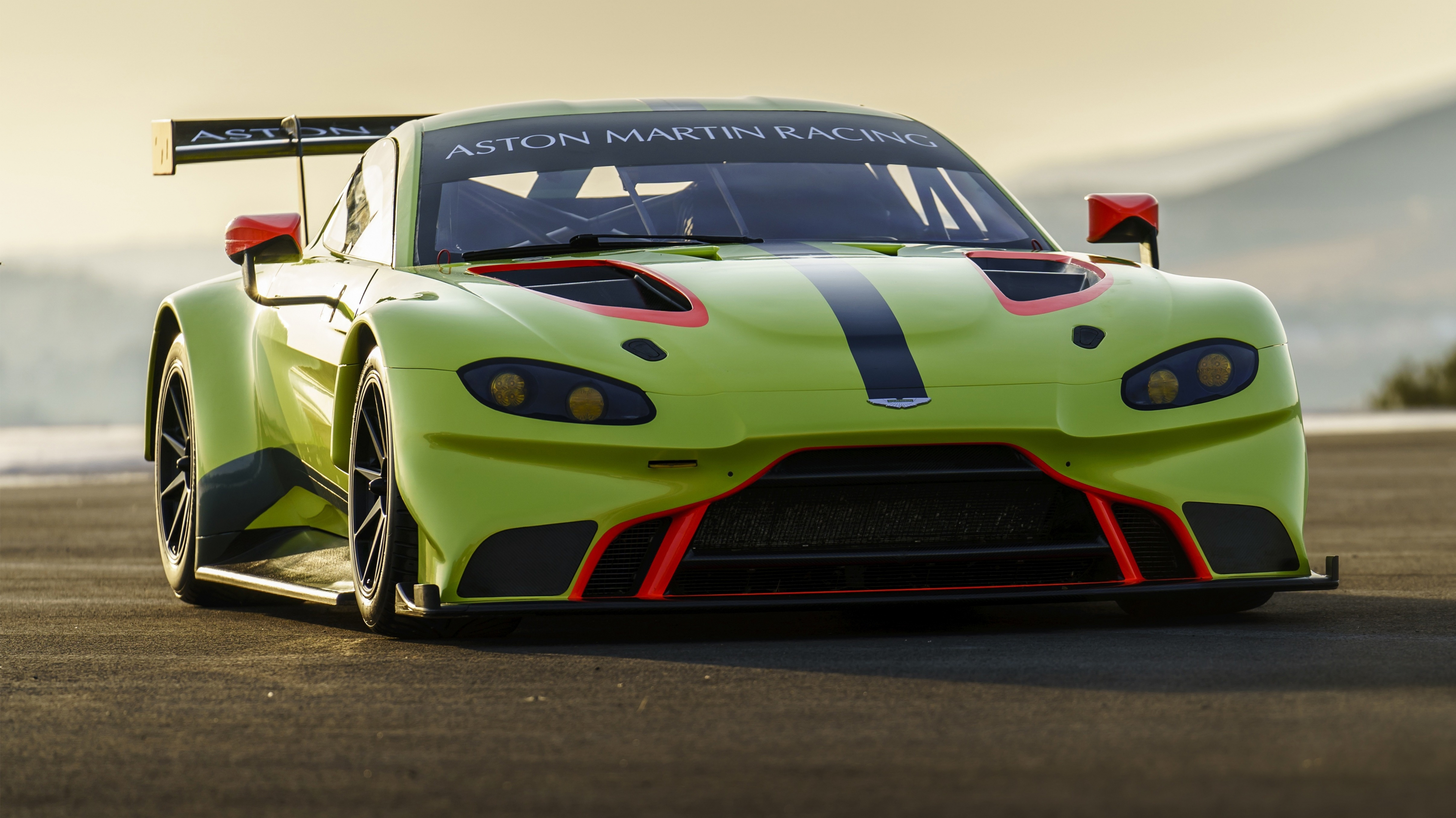 Aston Martin Vulcan Amr Pro