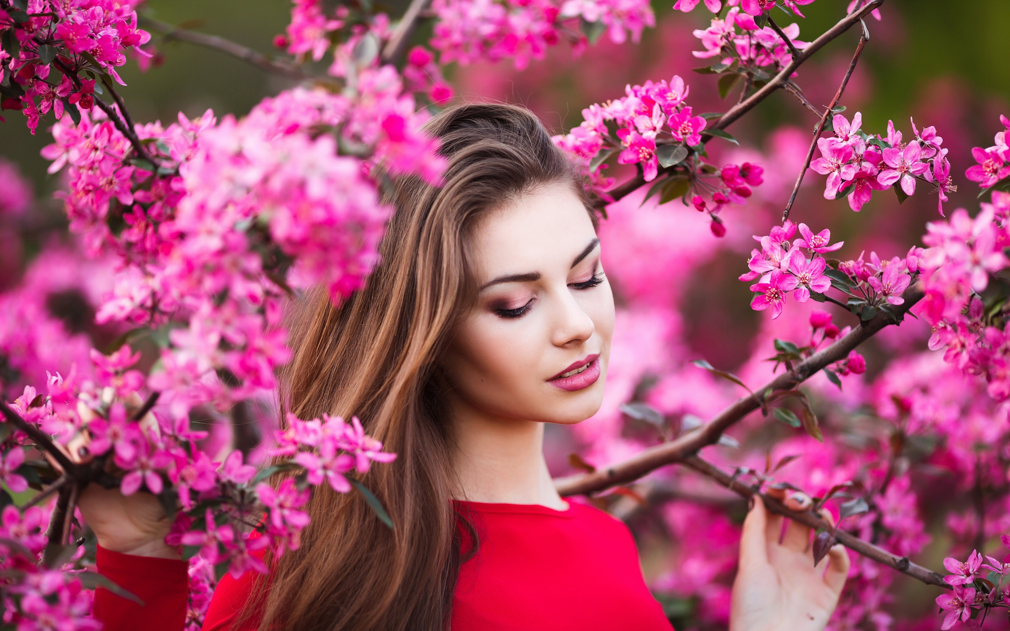 Download Wallpaper 3840x2400 Blossom Girl Model Flowers Mood 4k Wallaper 4k Ultra Hd 1610 4752