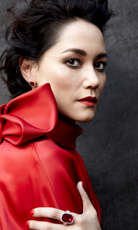 Sandrine Holt speak french