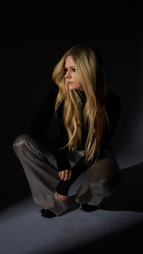 Download Singer Blonde Avril Lavigne Dark 480x854 Wallpaper Nokia Lumia 630 Sony Ericsson Xperia 480x854 Hd Image Background