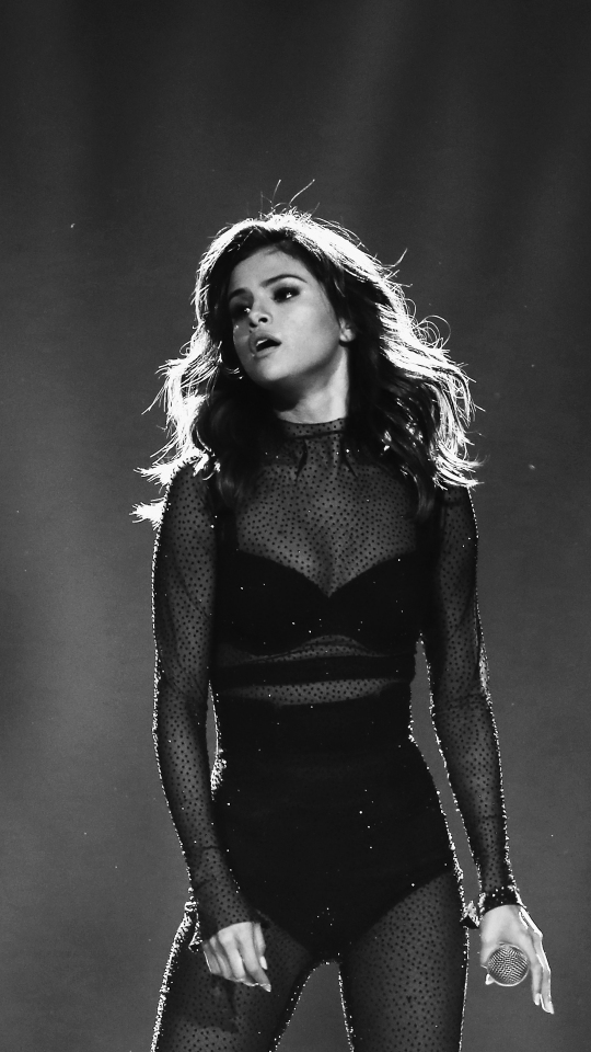 Download Selena Gomez Performance On Stage Monochrome 540x960 Wallpaper Samsung Galaxy S4 Mini Microsoft Lumia 535 Philips Xenium Lg L90 Htc Sensation 540x960 Hd Image Background 357