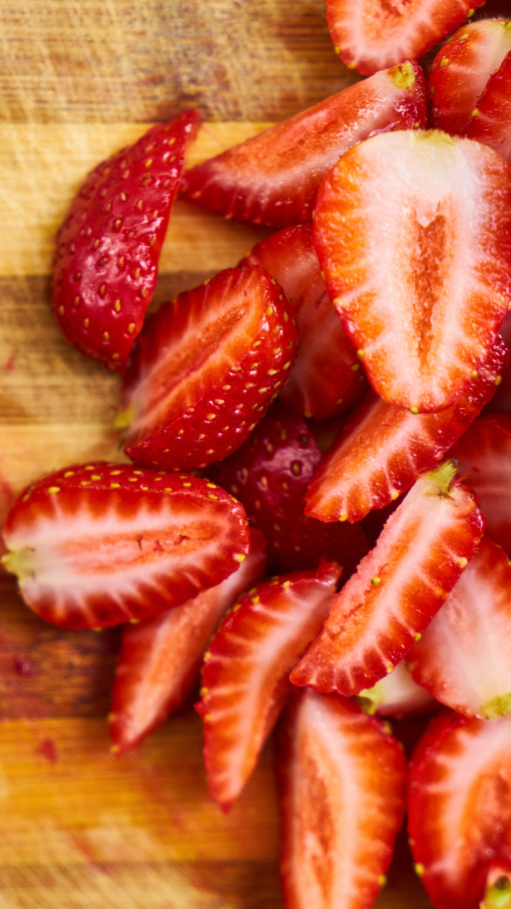 Download wallpaper 720x1280 strawberry, slices, fresh, fruits, red ...