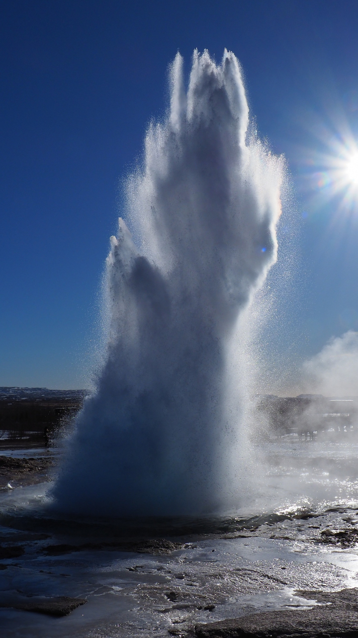 Download wallpaper 720x1280 big geyser, water, natural, landscape ...