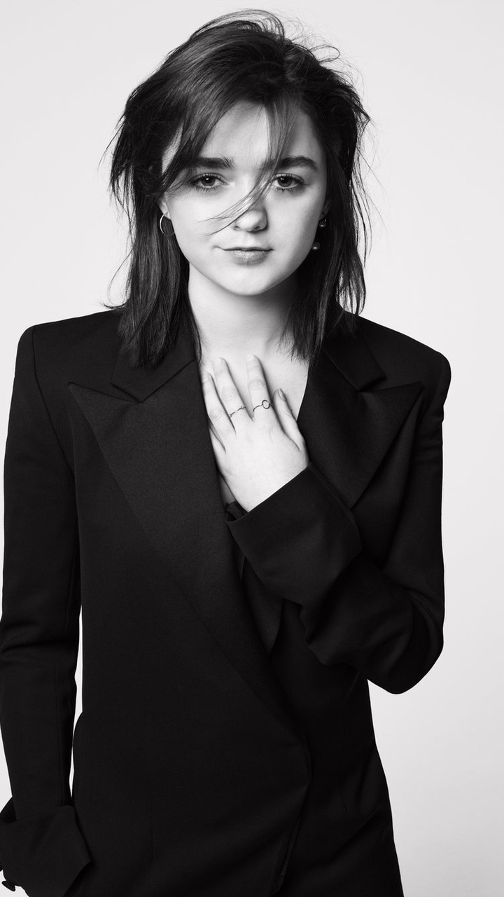 Download Wallpaper 720x1280 Bw Actress Maisie Williams Celebrity