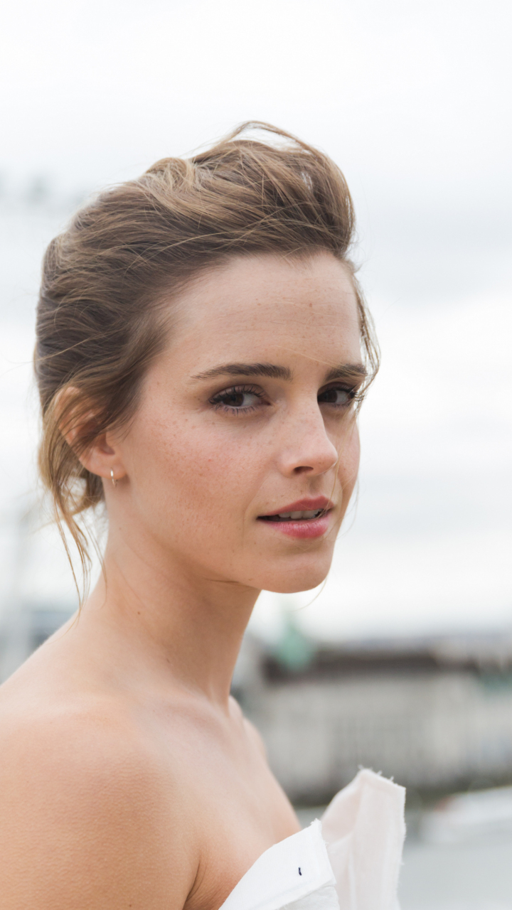 Download Wallpaper 720x1280 Gorgeous And Beautiful English Actress Emma Watson Samsung Galaxy 7253