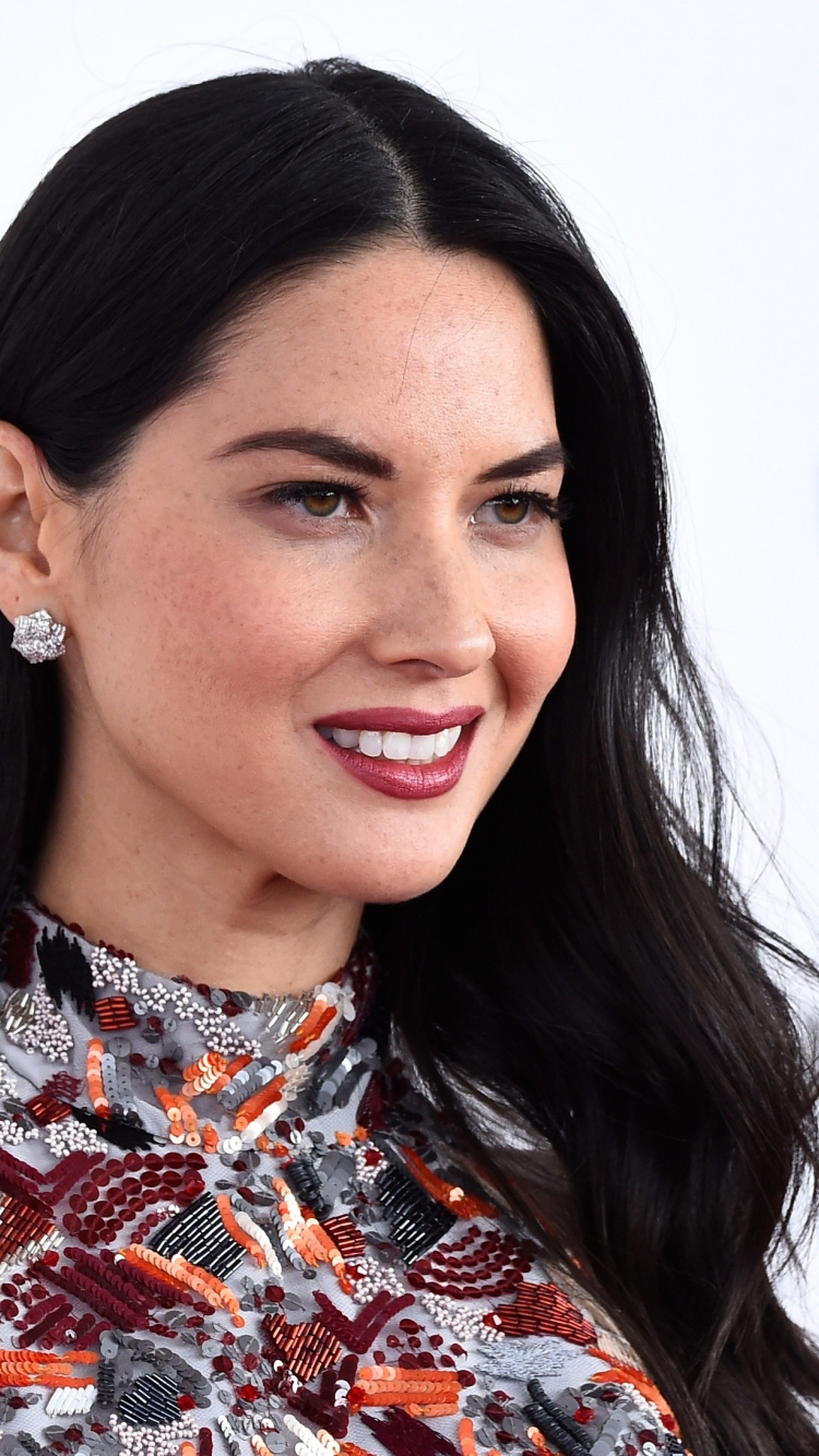 Download wallpaper 750x1334 celebrity, beautiful, olivia munn, 2019 ...