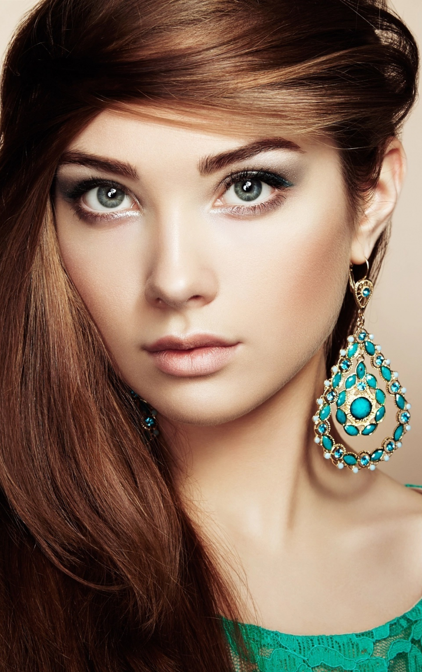 Download Wallpaper 840x1336 Grey Eyes Girl Model Beautiful Brunette