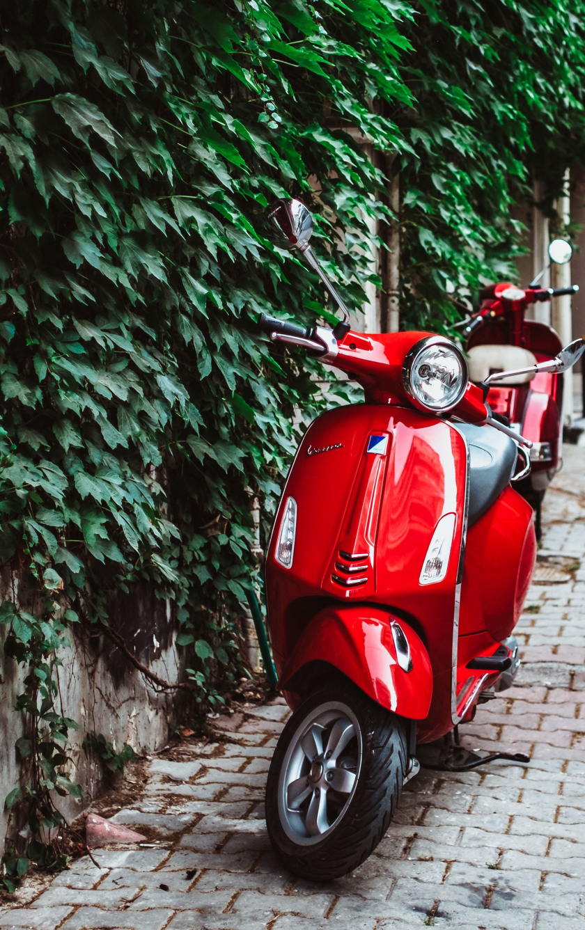 Italian Vintage Red Scooter In Front Of A House Stock Photo - Download  Image Now - Moped, Motor Scooter, Italy - iStock