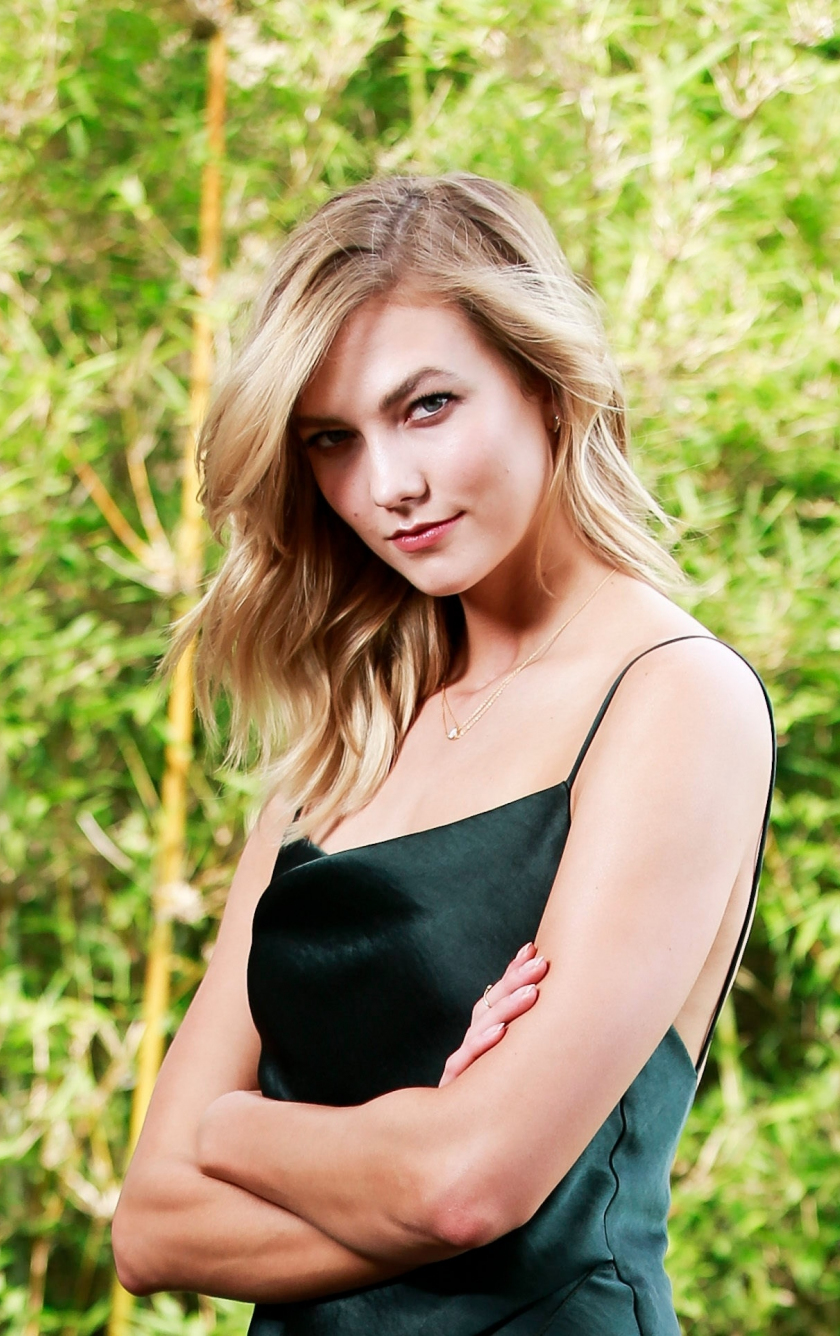 Download wallpaper 840x1336 karlie kloss, famous, fashion model, green ...