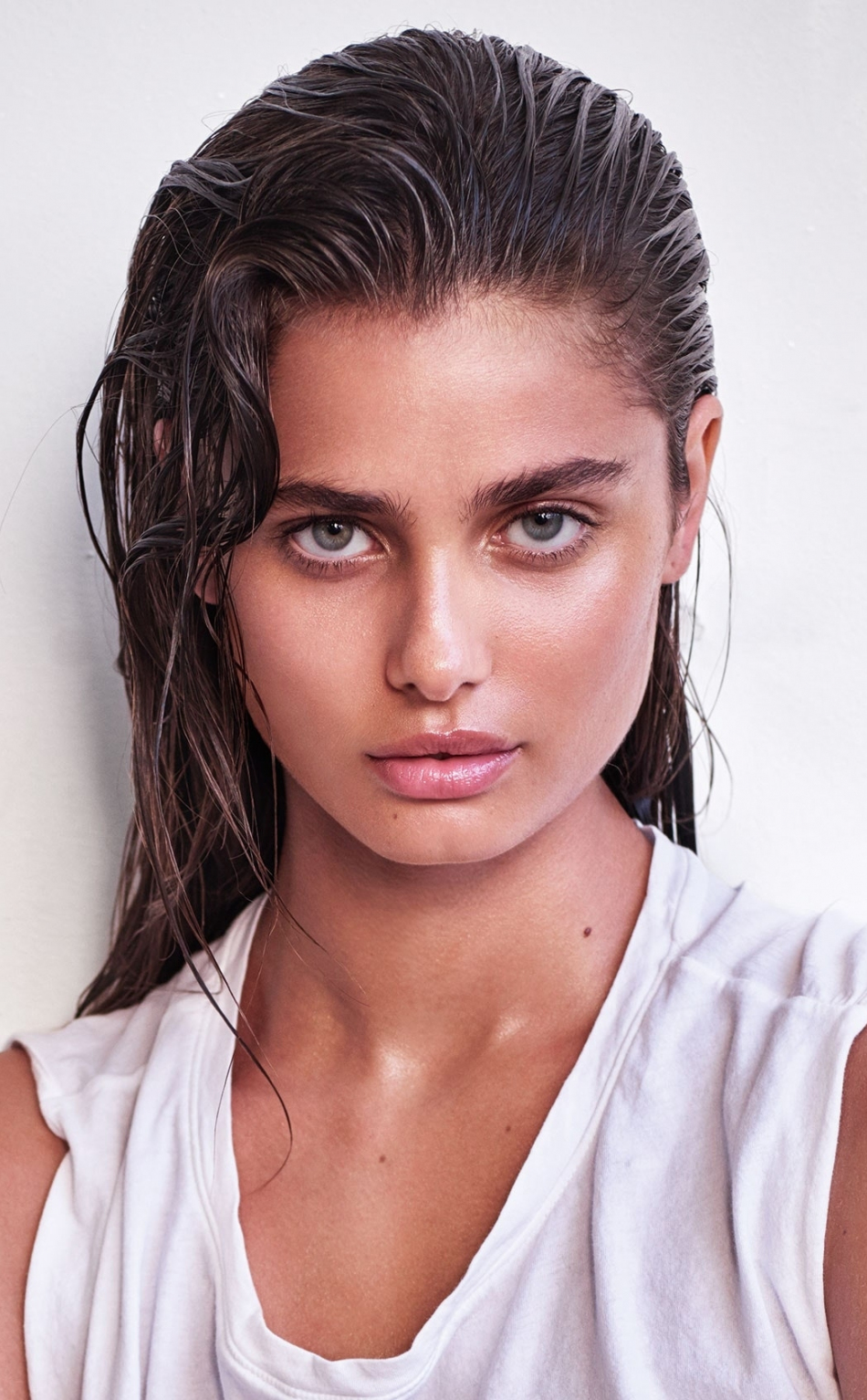 Download Taylor Hill Brunette Beautiful Allure 950x1534 Wallpaper Iphone 950x1534 Hd Image Background 255