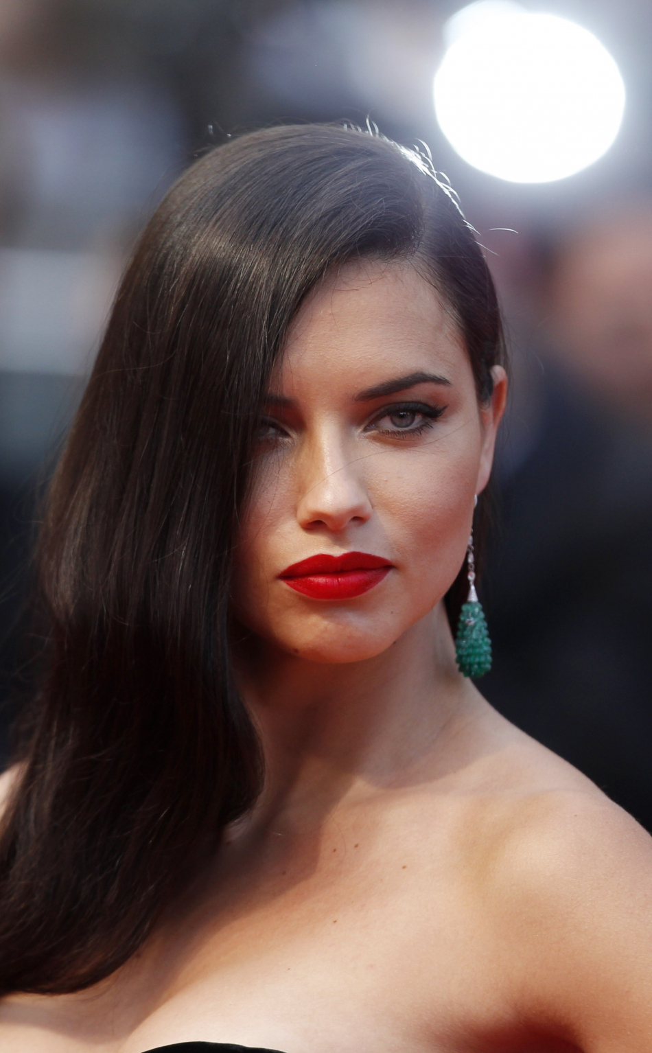 Download wallpaper 950x1534 red lips, brunette, 2019, adriana lima, iphone,  950x1534 hd background, 19967