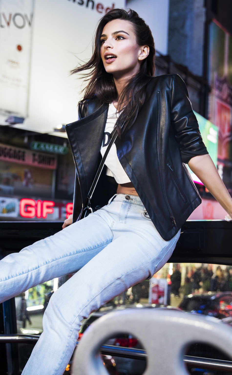 Download wallpaper 950x1534 emily ratajkowski, dkny campaign, 2018 ...