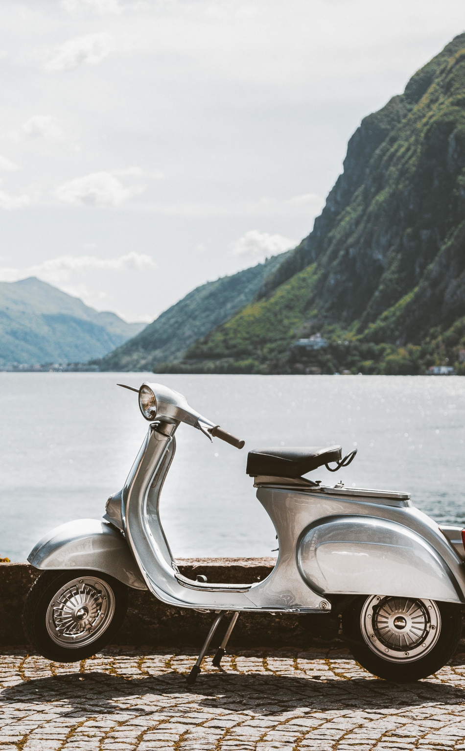 Vespa Elegante VXL 150 Wallpaper | 4K | HD | Free Download