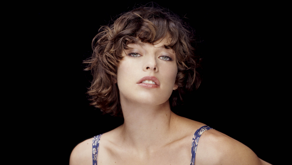 download 960x544 wallpaper milla jovovich short hair