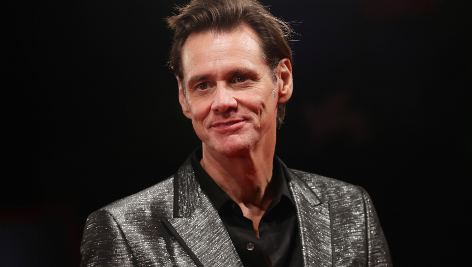 Download wallpaper 960x544 celebrity, jim carrey, 2019, playstation ps ...