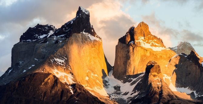 Golden peak, Torres del Paine National Park, Chile wallpaper