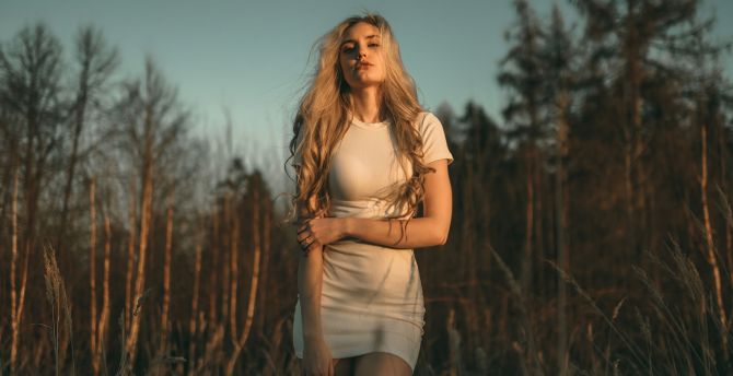 Blonde girl in white dress, sunrays on face, outdoor wallpaper