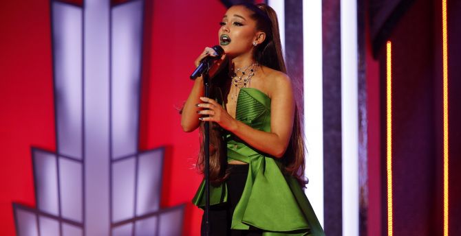 Green dress, live event, Ariana Grande wallpaper