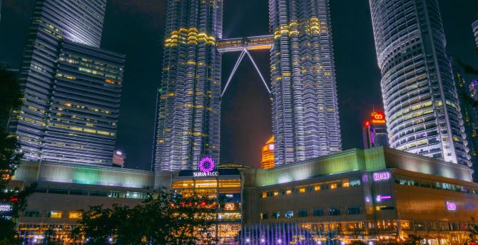 High towers, Petronas Twin Towers, buildings, night, city lights wallpaper