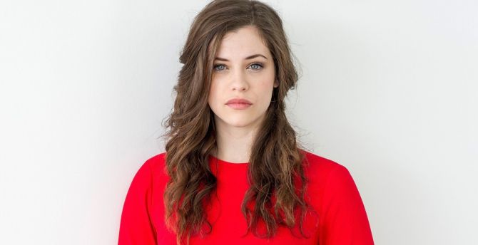 Brunette and pretty, red t-shirt, Jessica De Gouw wallpaper