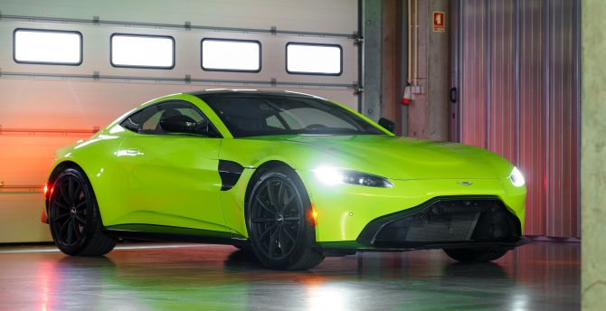 2019 Aston Martin Vantage,Llime Essence Green wallpaper