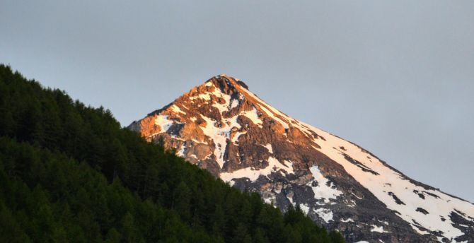 Mountain peak, sunset, glow wallpaper