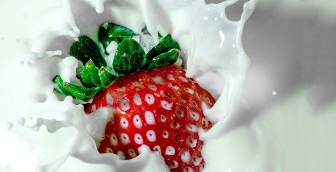 Strawberry, milk splashes, fruits wallpaper