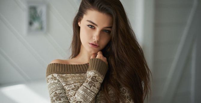 Brunette, beautiful model, long hair wallpaper