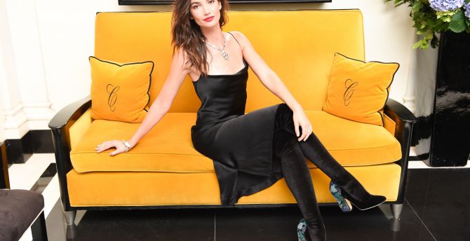 Lily Aldridge, yellow sofa, sit, 2018 wallpaper