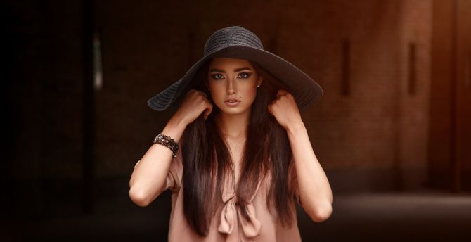 Pretty woman, big hat, brunette wallpaper