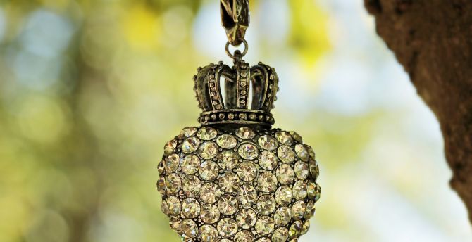 Keychain, heart, crown, jewellery, bokeh wallpaper